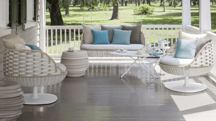 Kursi gantung memberikan kesan nyaman. (Foto: furniturefashion.com)