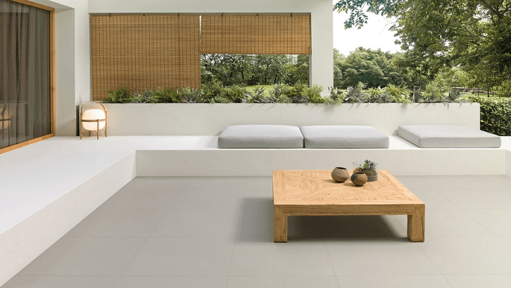 Teras rumah ruang duduk terbuka dengan zen. (Foto: Archi Expo)
