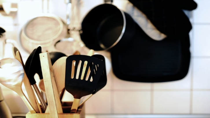 Material benda isolator, sebagai bahasan dalam contoh benda konduktor dan isolator yang ada di rumah. (pixabay)