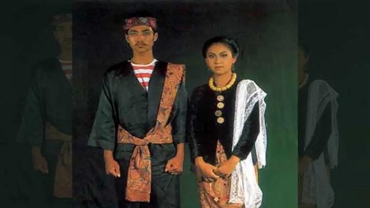 Pakaian Adat Jawa Timur Sarong Bahan