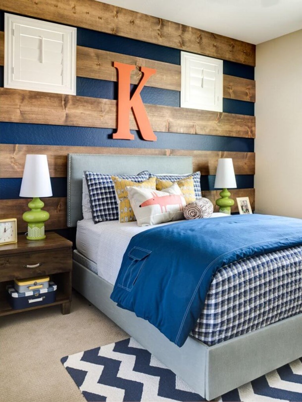 Pola anyaman pada dinding kayu dapat memberikan statement yang kuat pada dinding. (Foto: elledecor.com)