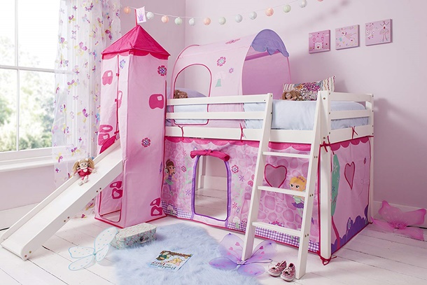 Tempat tidur minimalis dengan desain kastil ini akan menjadi pojok tidur dan bermain seru bagi anak. (Foto: Noaandnani.co.uk)