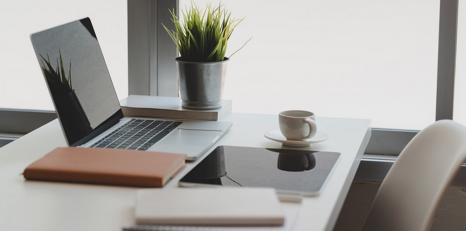 Pemilihan meja yang nyaman dapat mendukung WFH. (Foto: Pexels)
