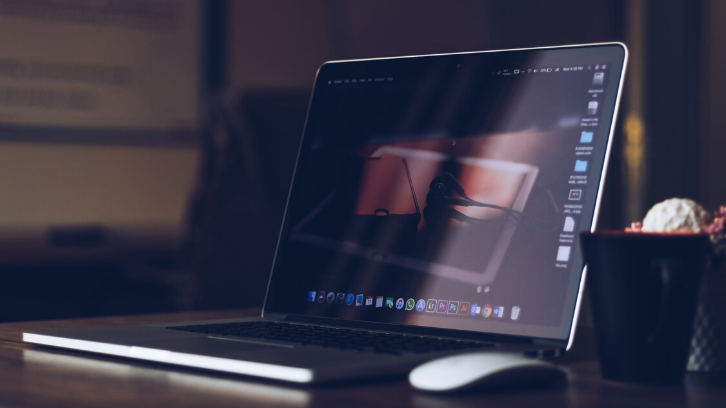 Laptop membuat Anda bisa bekerja dari mana saja dengan mudah. (Foto: Pexels)