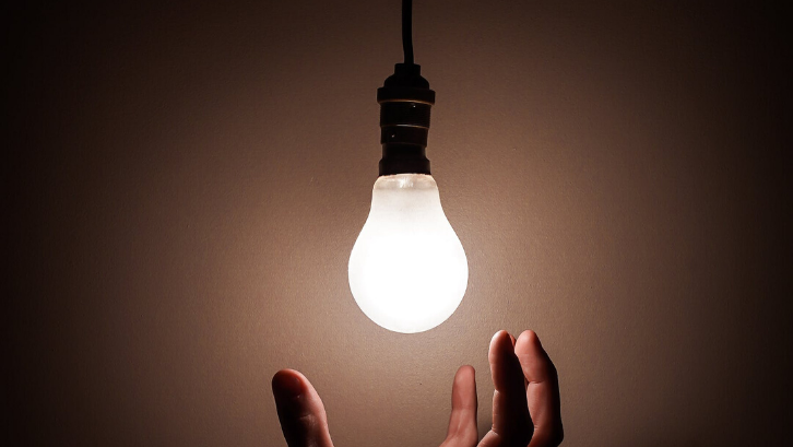Perilaku menghemat energi bisa Anda lakukan langsung dari rumah Anda. (Foto: Pexels)