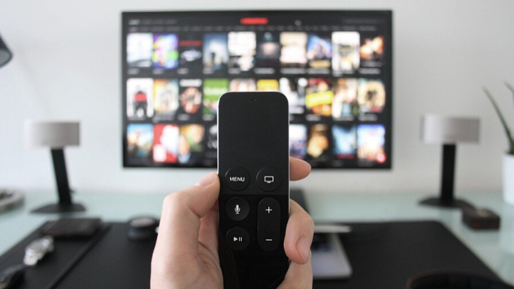 Seringkali kita lalai untuk mematikan TV secara benar. (Foto: Pixabay)