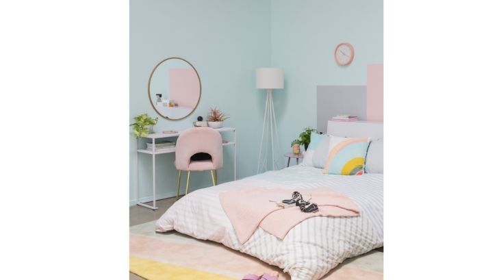 Warna pastel didominasi warna kalem seperti biru muda, pink muda, dan ungu muda. Foto: (Oh Joy)