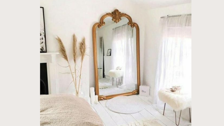 Kaca kamar kekinian dengan tema vintage. (Foto: Pinterest - Michelleinfusino)