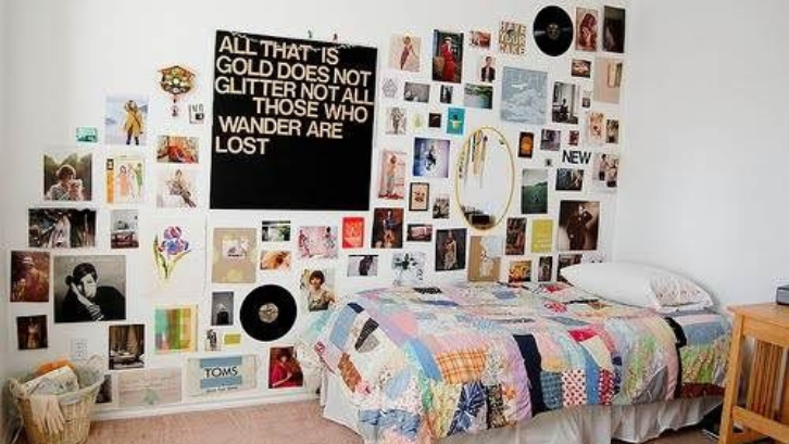 Layout poster yang rapi membuat kamar makin aesthetic. (Foto: Pinterest - Freshouse)