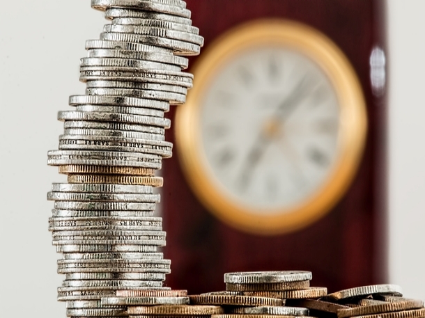 Penting untuk mempertimbangkan budget akad dan resepsi agar tidak melampaui batas. (Foto: Pexels) 