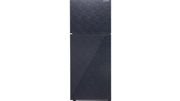 Desain Shine Glass Door yang dimiliki oleh kulkas ini sangatlah menawan dan indah untuk dilihat. (Foto: SHARP Indonesia)