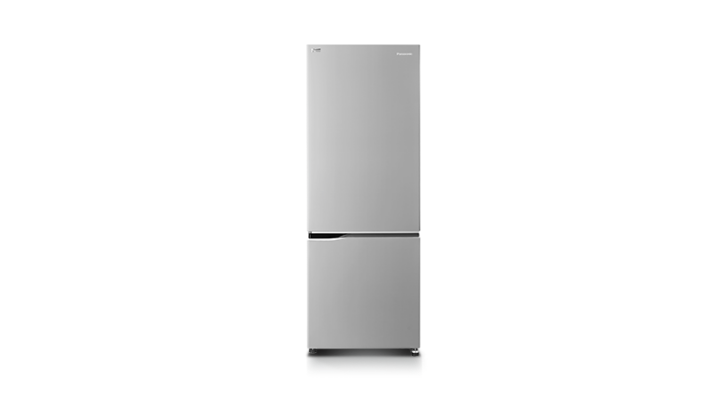 Sistem bottom freezer pada kulkas Panasonic Inverter BS320QS sangatlah mempermudah pengoperasian. (Foto: Panasonic)
