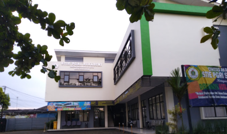 Jl. Babakan Sirna No.25, Benteng, Kec. Warudoyong, Kota Sukabumi, Jawa Barat. 5. Universitas di Sukabumi: STIE PGRI Sukabumi