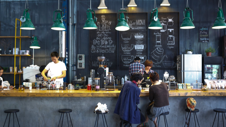 Suasana desain cafe minimalis industrial. (Sumber: Pexels.com)