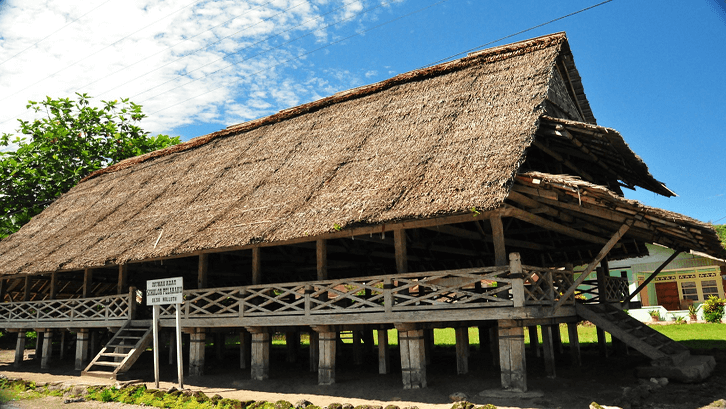 Tangga pada rumah dapat dilipat untuk melindungi penghuni. (Foto: Rumah Dapur Indonesia) 