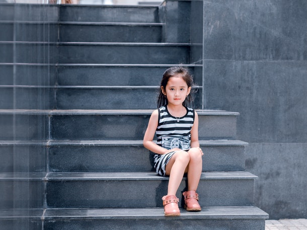 Desain anak tangga masa kini memperhitungkan kenyamanan daripada makna dibalik ganjil atau genap yang dipercaya nenek moyang. (Foto: Pexels)