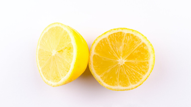 Cairan lemon bisa menjadi salah satu cara mengusir semut. (Sumber: Pexels.com)
