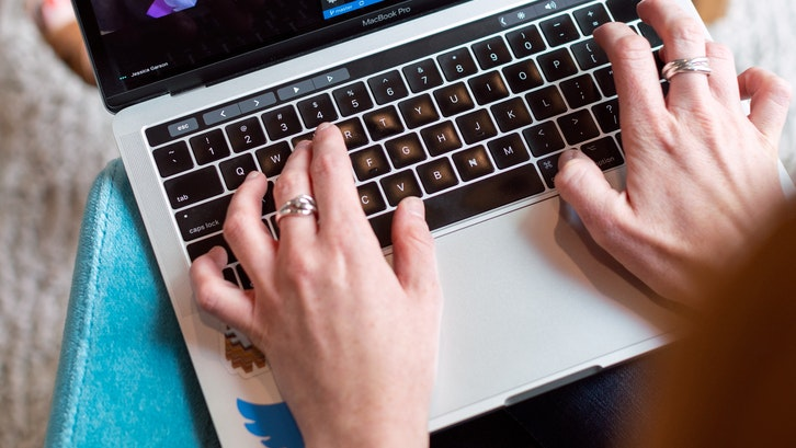 Perbedaan mendasar karyawan dengan pekerja freelance adalah kontraknya. (Foto: Thisisengineering/Pexels)