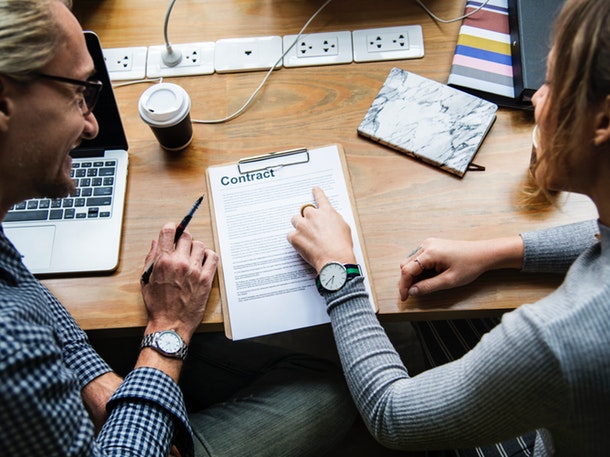 Memahami kelebihan dan kekurangan HGB (Hak Guna Bangunan) membuat Anda bisa lebih memilih investasi yang tepat. (Foto: Pexels)