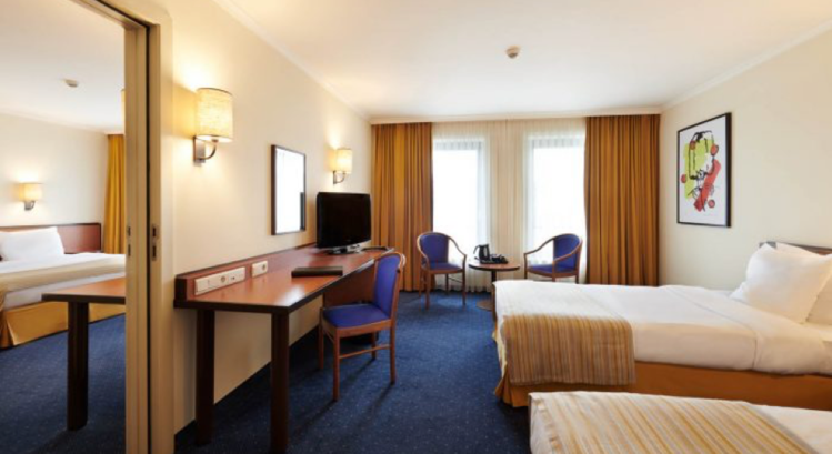  Kamar ini mempunyai pintu yang bisa saling menghubungkan kamar masing-masing. (Foto: Keizershof Hotel)