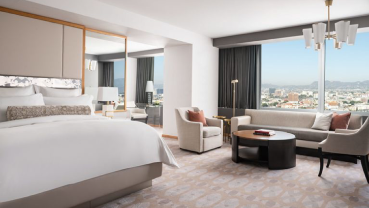  Kamar hotel junior suite adalah memiliki ruang tamu. (Foto: Ritz Carlton)