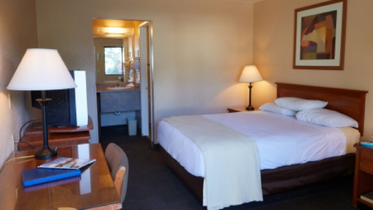  Ada pula hotel yang telah menyediakan kamar smoking dan non-smoking room. (Foto: Premier Inns Concord)