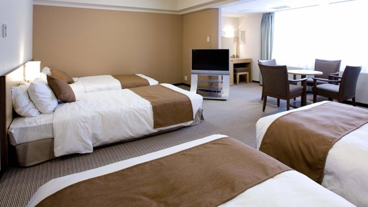 Biasanya kamar hotel family room ini terdiri dari satu tempat tidur ukuran king size dan satu tempat tidur ukuran yang lebih kecil. (Foto: Prince Hotel Furano)