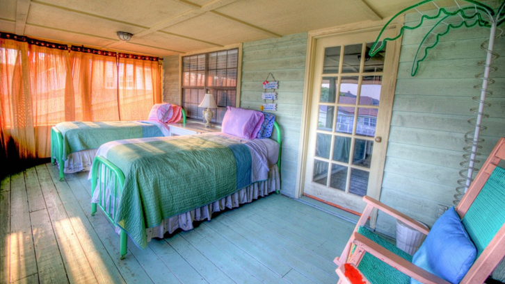  Jenis kamar ini sangat cocok digunakan untuk pasangan, suami isteri, menginap bersama teman, atau keluarga kecil dengan dua anak. (Foto: Pixabay - PublicDomainArchive)