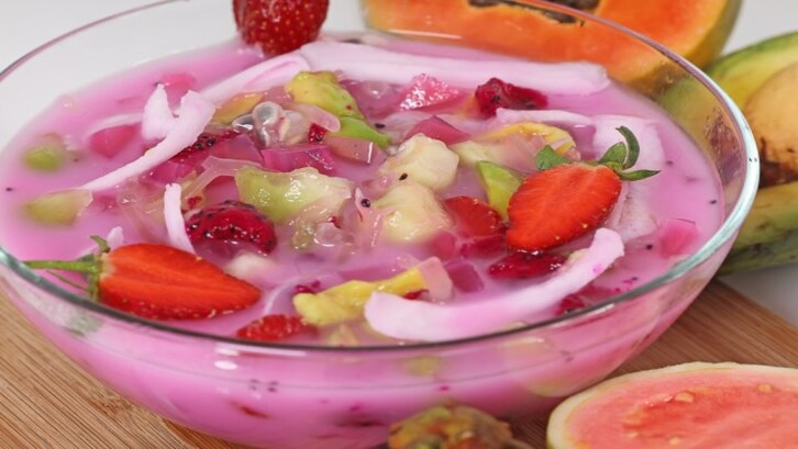 Sop buah termasuk salah satu menu takjil buka puasa yang praktis dan menjadi favorit banyak orang. Sop buah termasuk salah satu menu takjil buka puasa yang praktis dan menjadi favorit banyak orang.