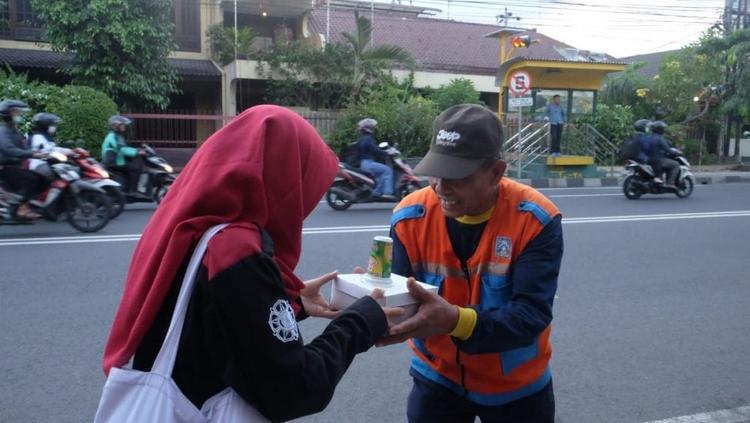 6. Kegiatan Bagi-bagi Takjil
