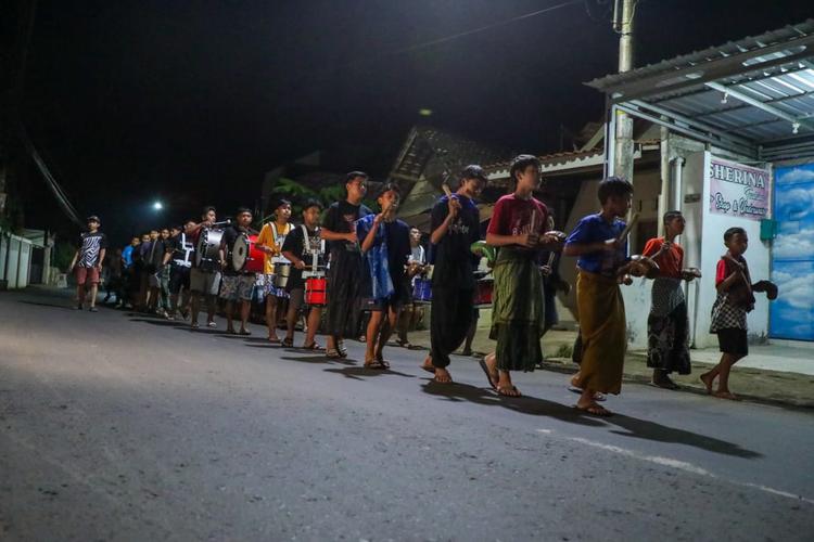 2. Kegiatan Ramadhan Membangunkan Sahur