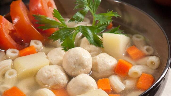 Sop ayam bisa ditambahkan makaroni atau pasta lainnya agar tambah lezat. (Foto: Masakapahariini.com)