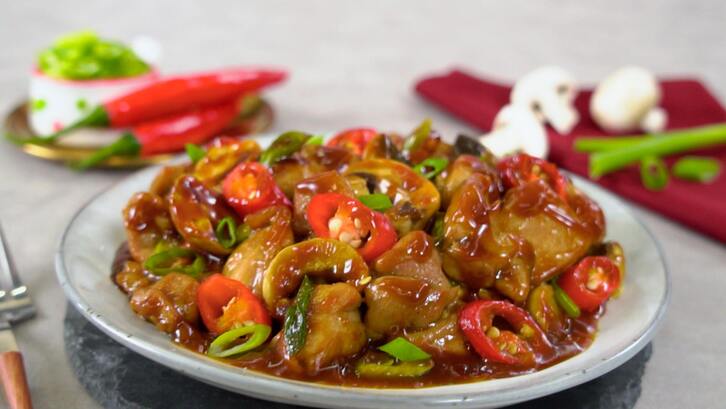 Ayam tumis saus tiram ini terbilang praktis, karena bahannya mudah ditemukan di dapur Anda. (Foto: Masakapahariini.com)