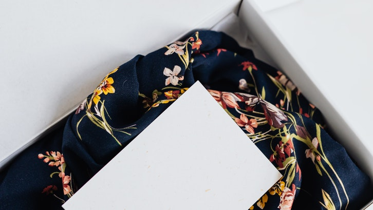 Kemasan parcel sekarang tidak harus besar dan mahal. (Foto: Karolina Grabowska/Pexels)