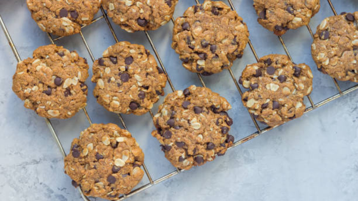 6. Kue Lebaran Kekinian Oat Chocolate Cookies