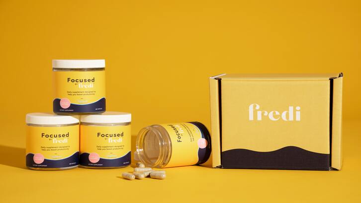 Hampers ini akan sangat berguna bagi orang tersayang yang bisa dikonsumsi dan digunakan selama pandemi. (Foto: Unsplash - Team Fredi)