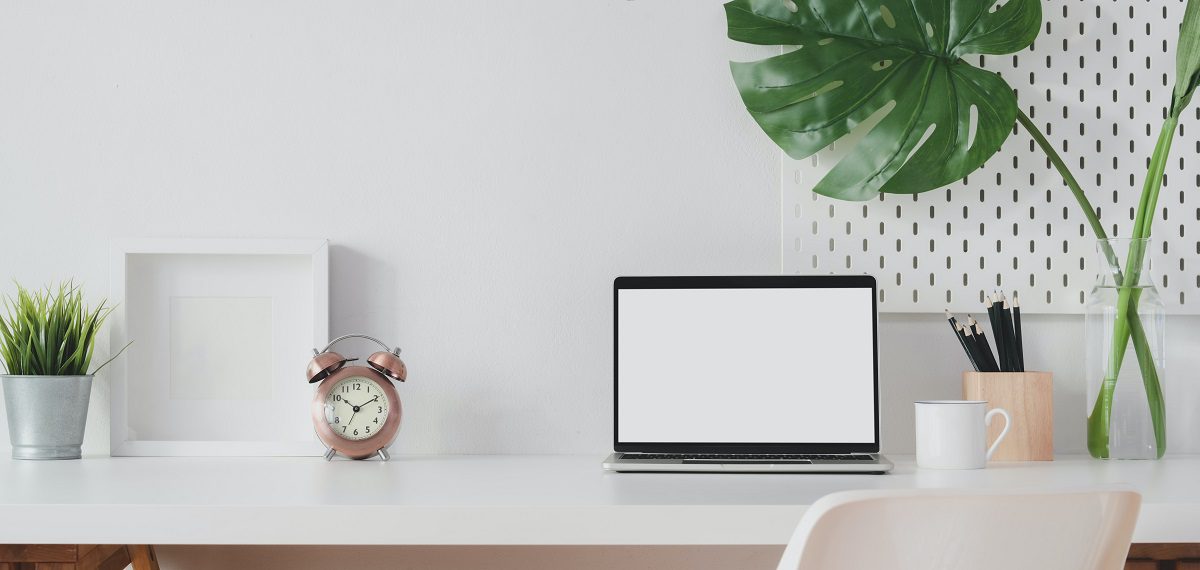 Desain meja minimalis dapat membantu Anda untuk lebih produktif. (Foto: Pexels)