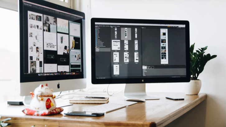 Memilih desain meja kerja yang tepat dapat meningkatkan produktivitas kerja. (Sumber: Pexels.com)