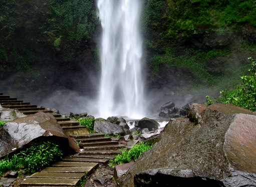 13 Tempat Wisata Yang Konon Membuat Hubungan Tak Langgeng