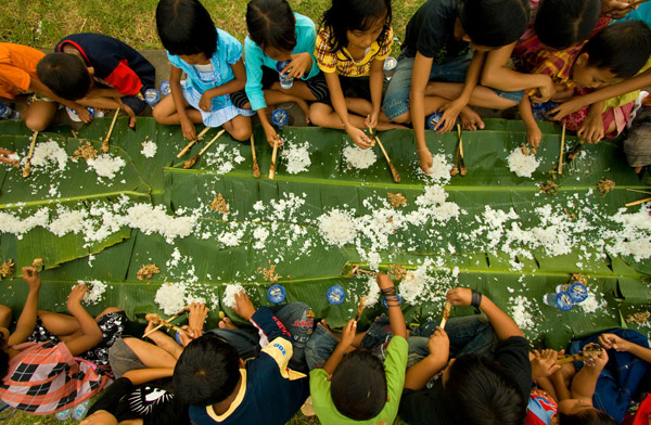 Megibung: Tradisi Berbuka Puasa Umat Muslim di Bali