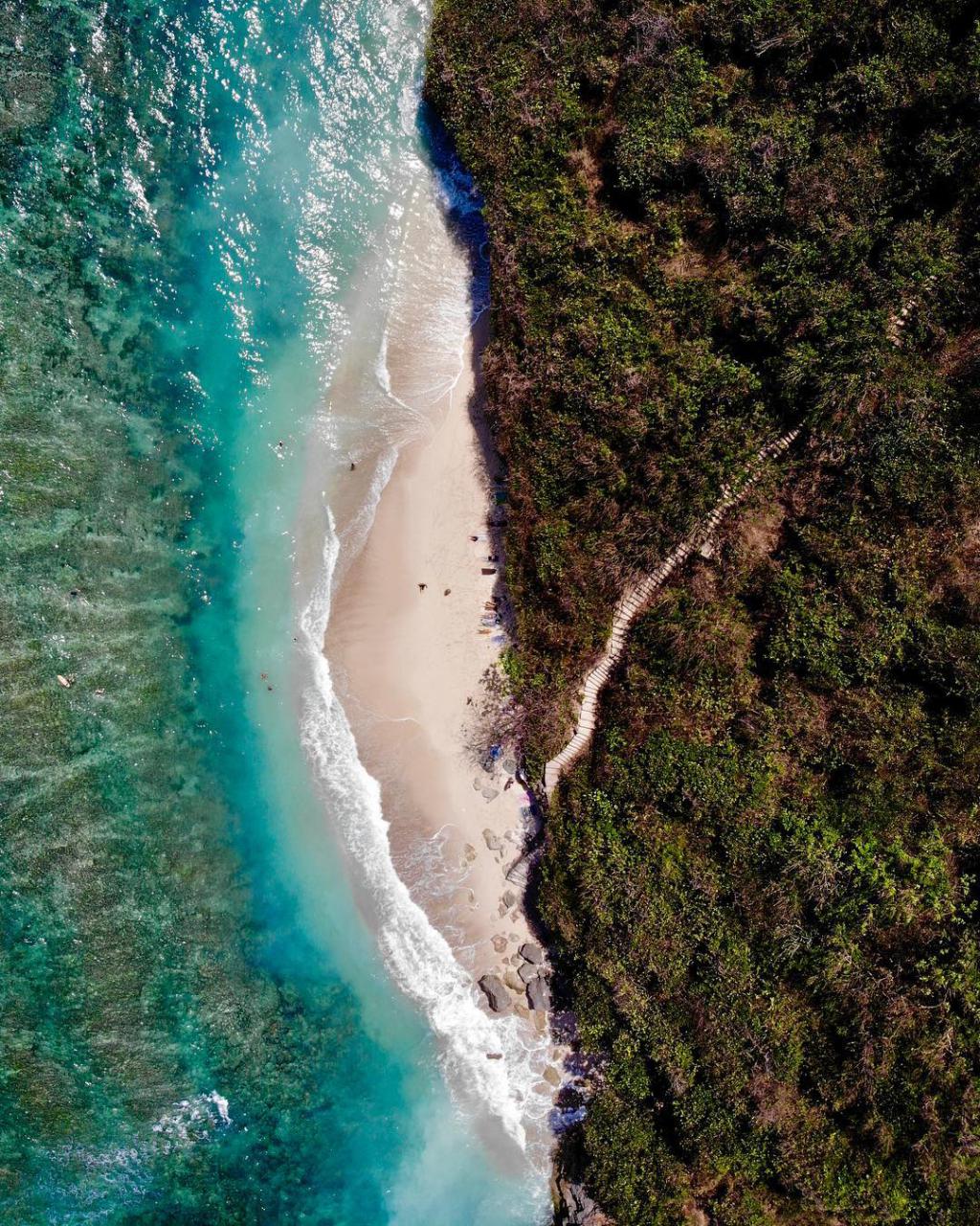 7 Pantai Tersembunyi di Bali Anti Mainstream!