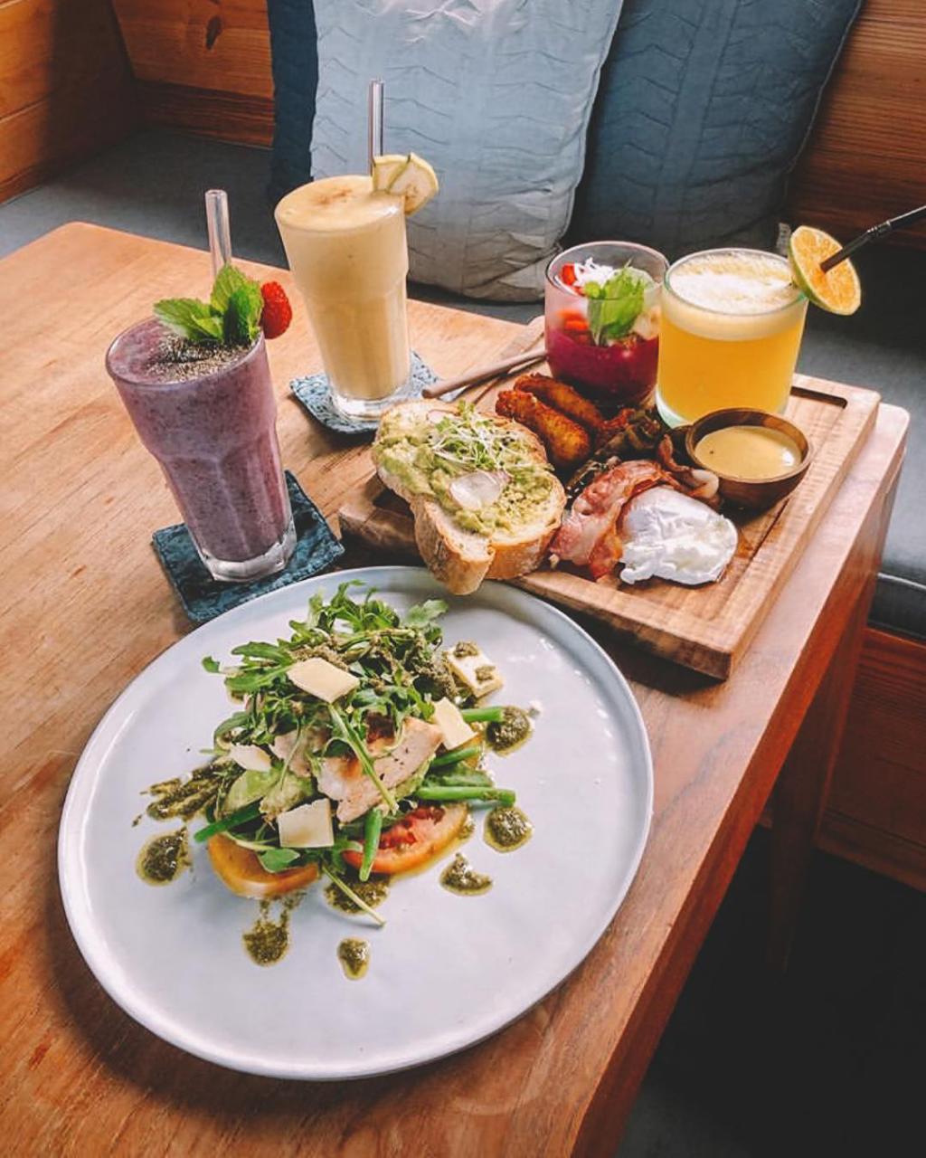 6 Tempat Sarapan di Seminyak Paling Hits 6 Tempat Sarapan di Seminyak Paling Hits