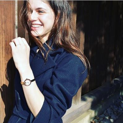 10 Foto Alexandra Daddario, Bintang Panas Bermata Biru