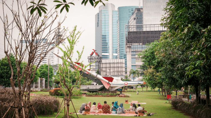 2. Tempat Piknik di Jakarta: Taman Piknik Satriamandala
