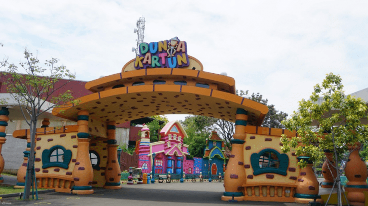 4. Tempat Piknik di Jakarta: Dunia Fantasi, Taman Impian Jaya Ancol