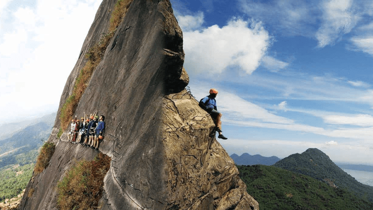 Wisata Purwakarta: Gunung Parang