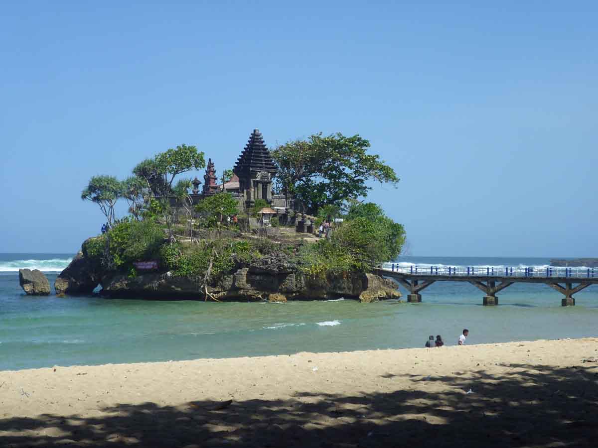 13 Tempat Wisata Yang Konon Membuat Hubungan Tak Langgeng