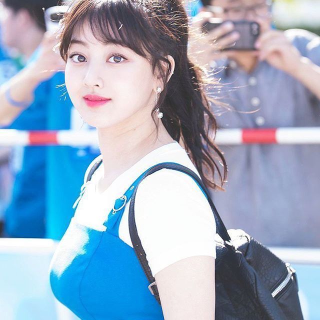 10 Foto Artis Jihyo 