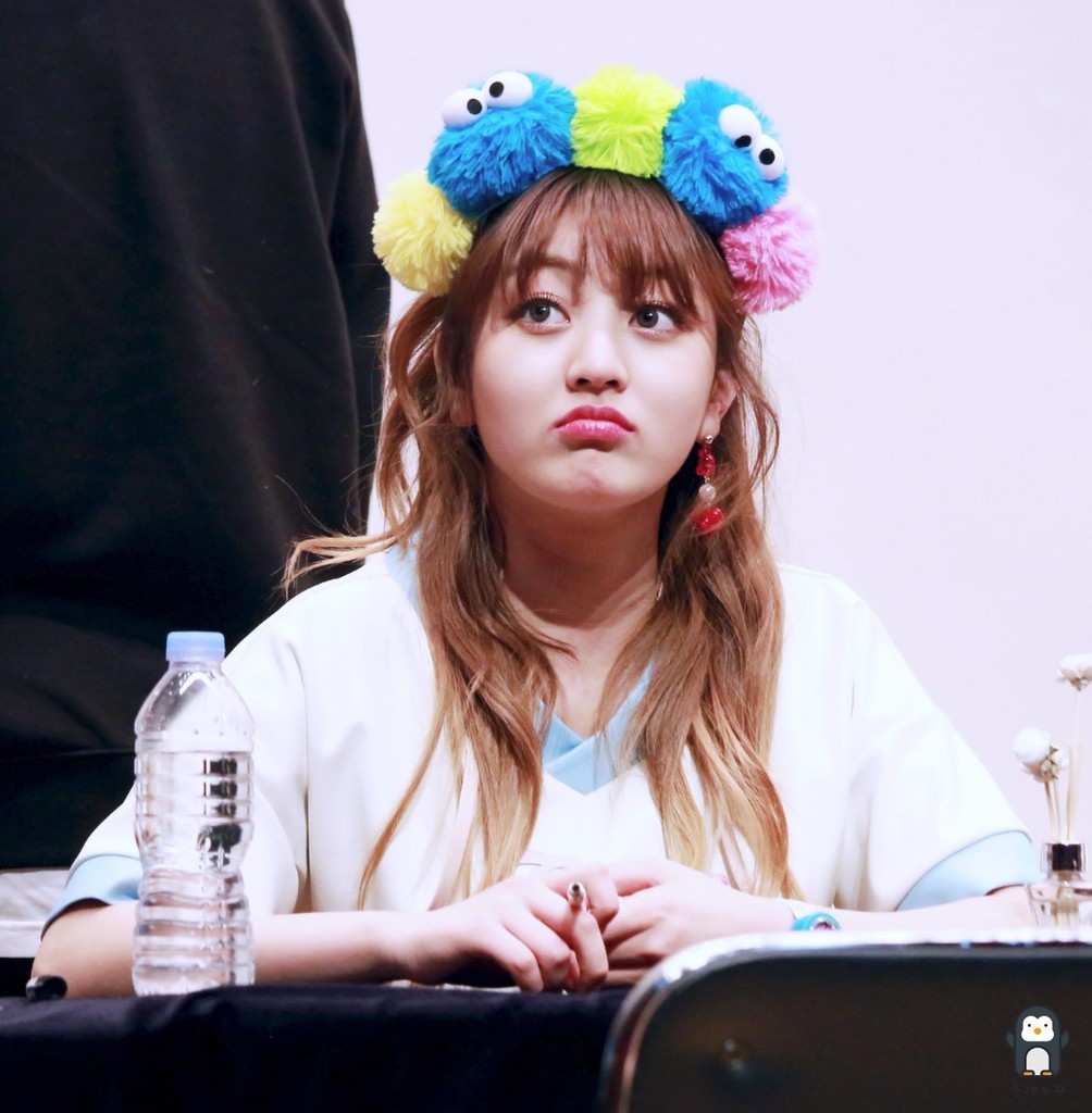 10 Foto Artis Jihyo 