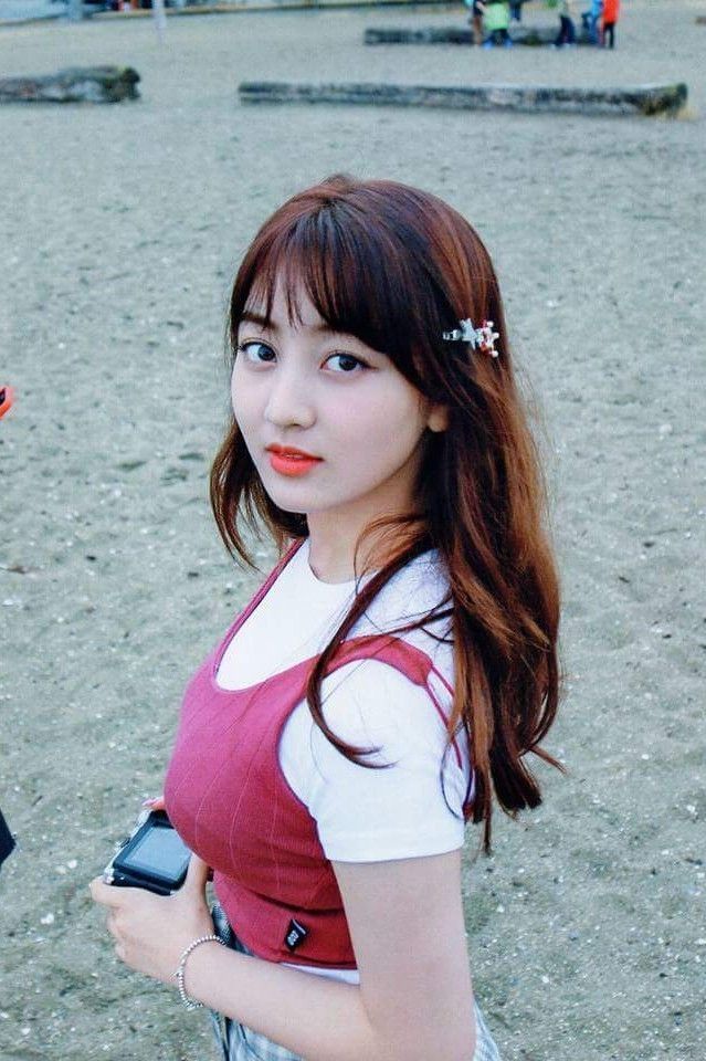 10 Foto Artis Jihyo 